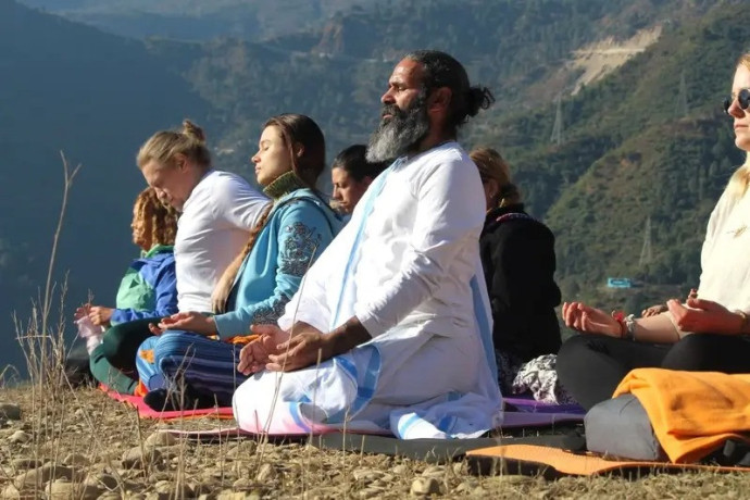 yoga-teacher-training-course-in-rishikesh-big-0