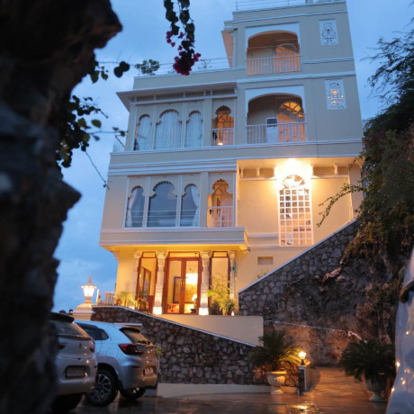 best-luxury-budget-boutique-hotel-in-udaipur-near-pichola-big-1