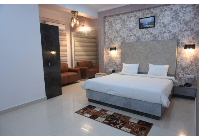 best-hotels-in-varanasi-big-2