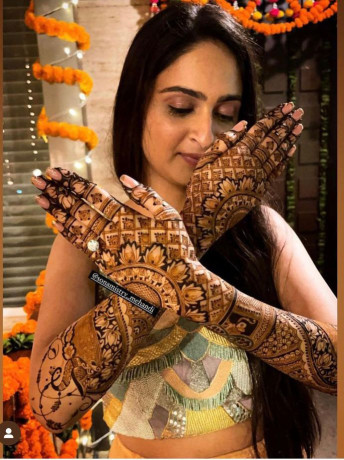 mehandi-artist-in-delhi-big-0